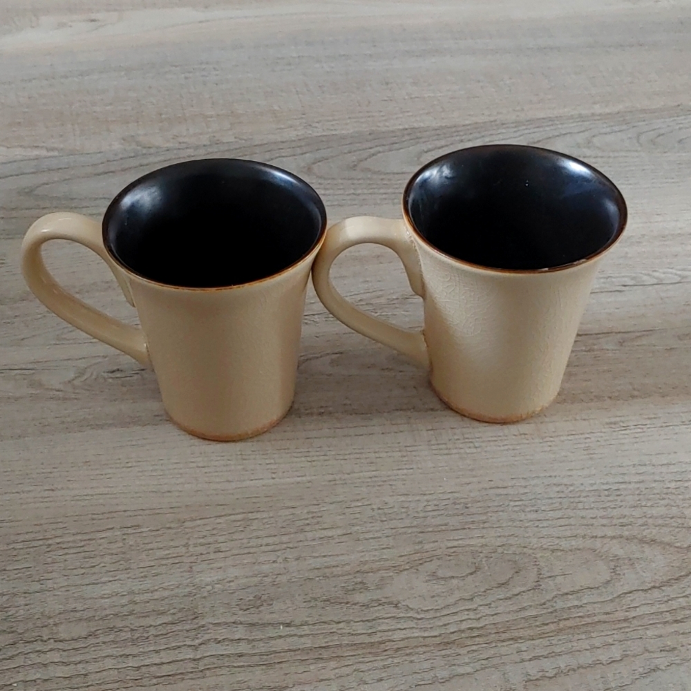 Pair of corelle mugs